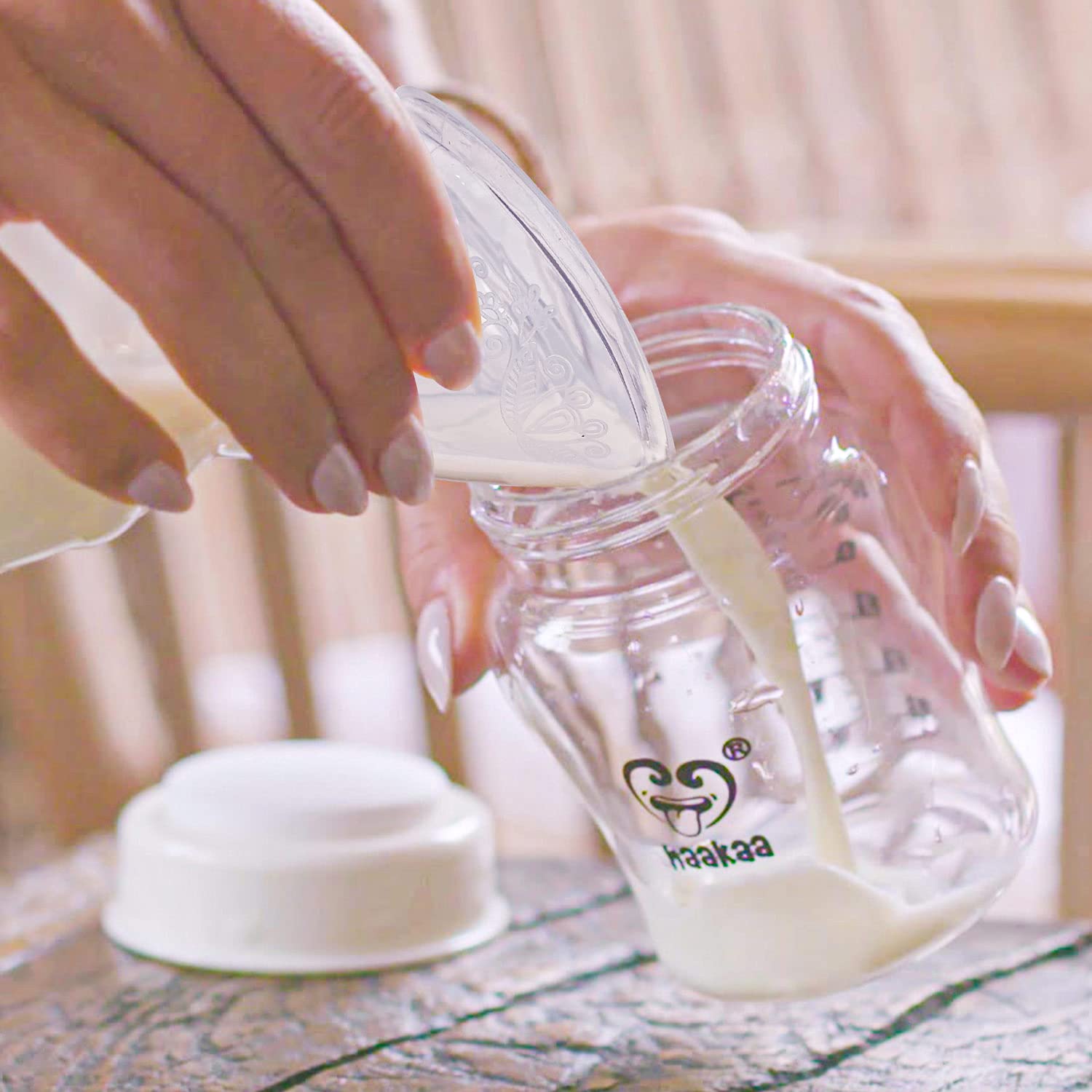 haakaa-manual-breast-pump-4oz-100ml-with-leakproof-lid-breastmilk-storage-bag-gr image 8