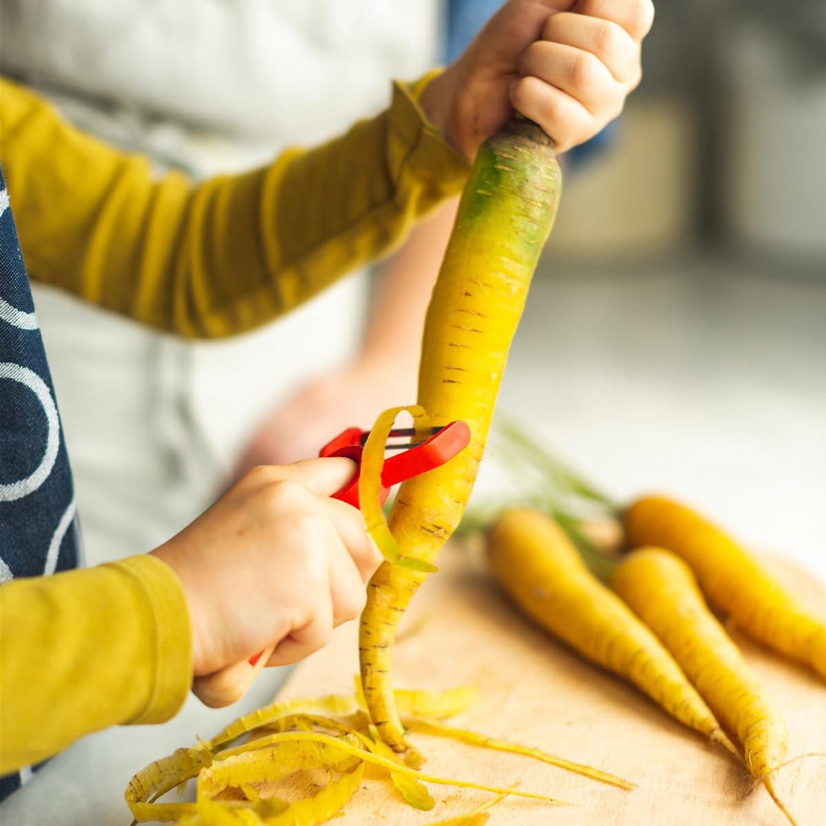 opinel-le-petit-chef-peeler-for-children-montessori-kitchen-tool-made-in-france image 4