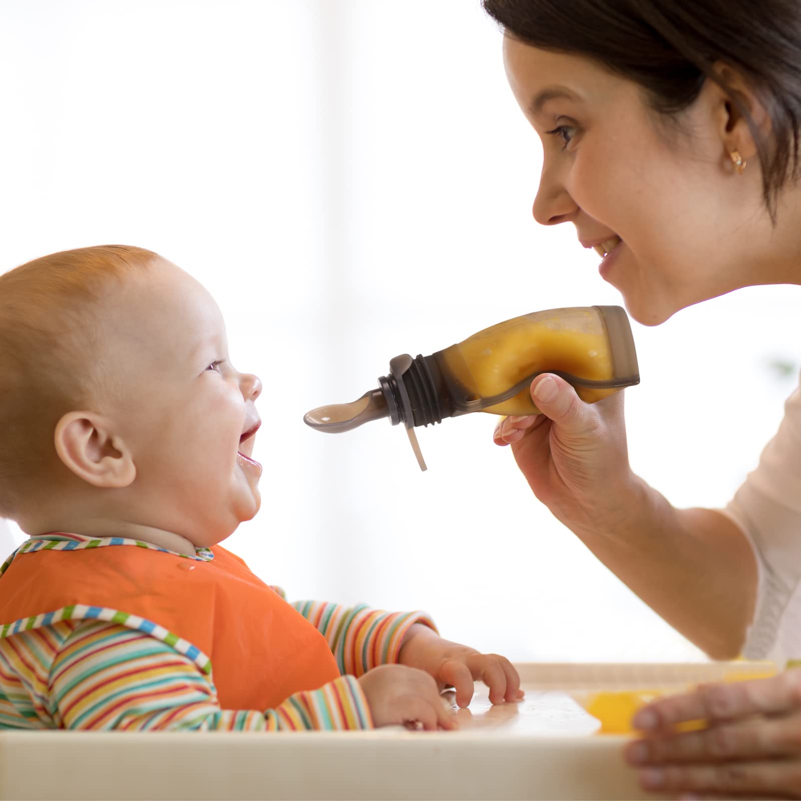 haakaa-silicone-baby-food-spoon-with-squeeze-feeding-and-dust-cover image 6
