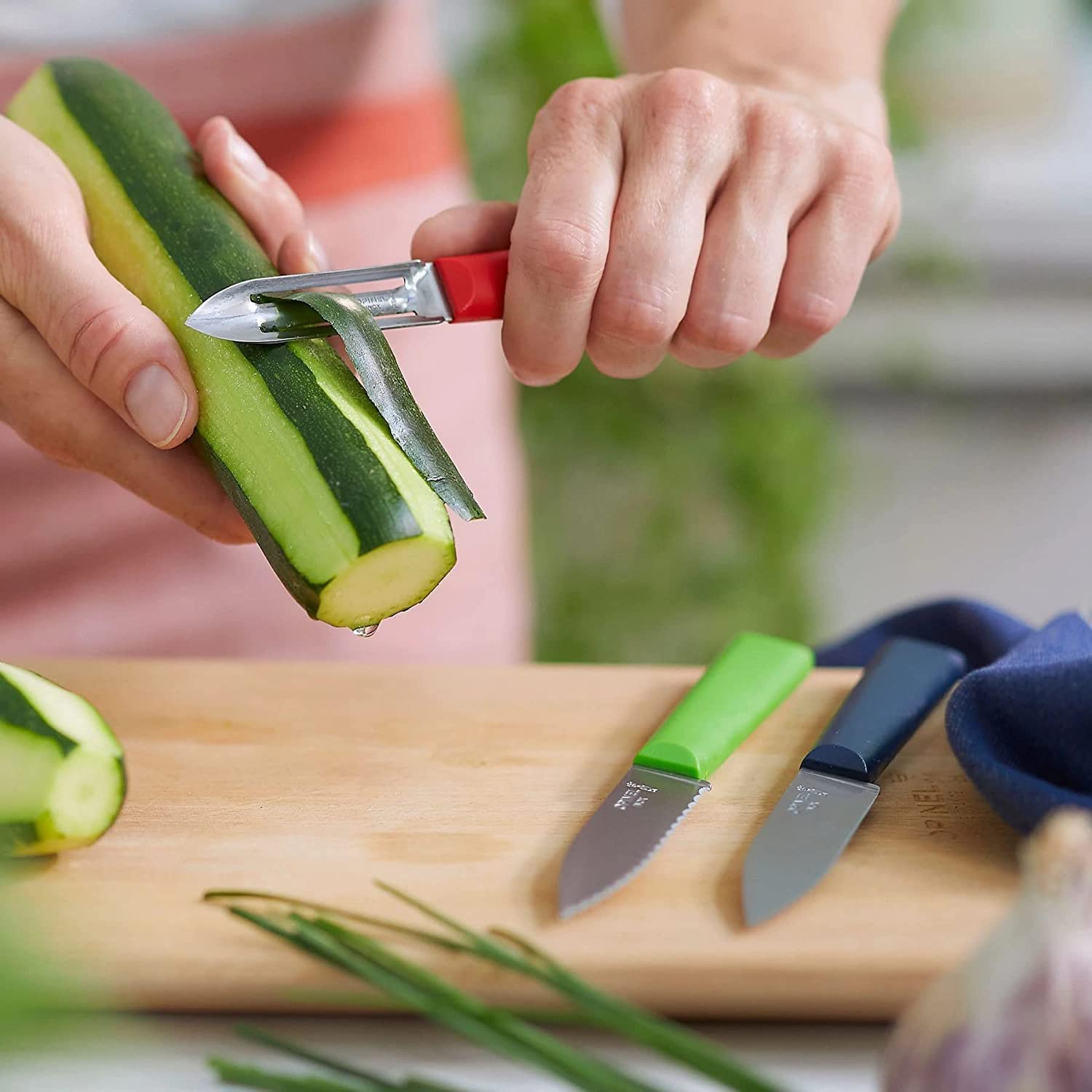 opinel-les-essentials-trio-set-paring-serrated-paring-and-peeler-dishwasher-safe image 6
