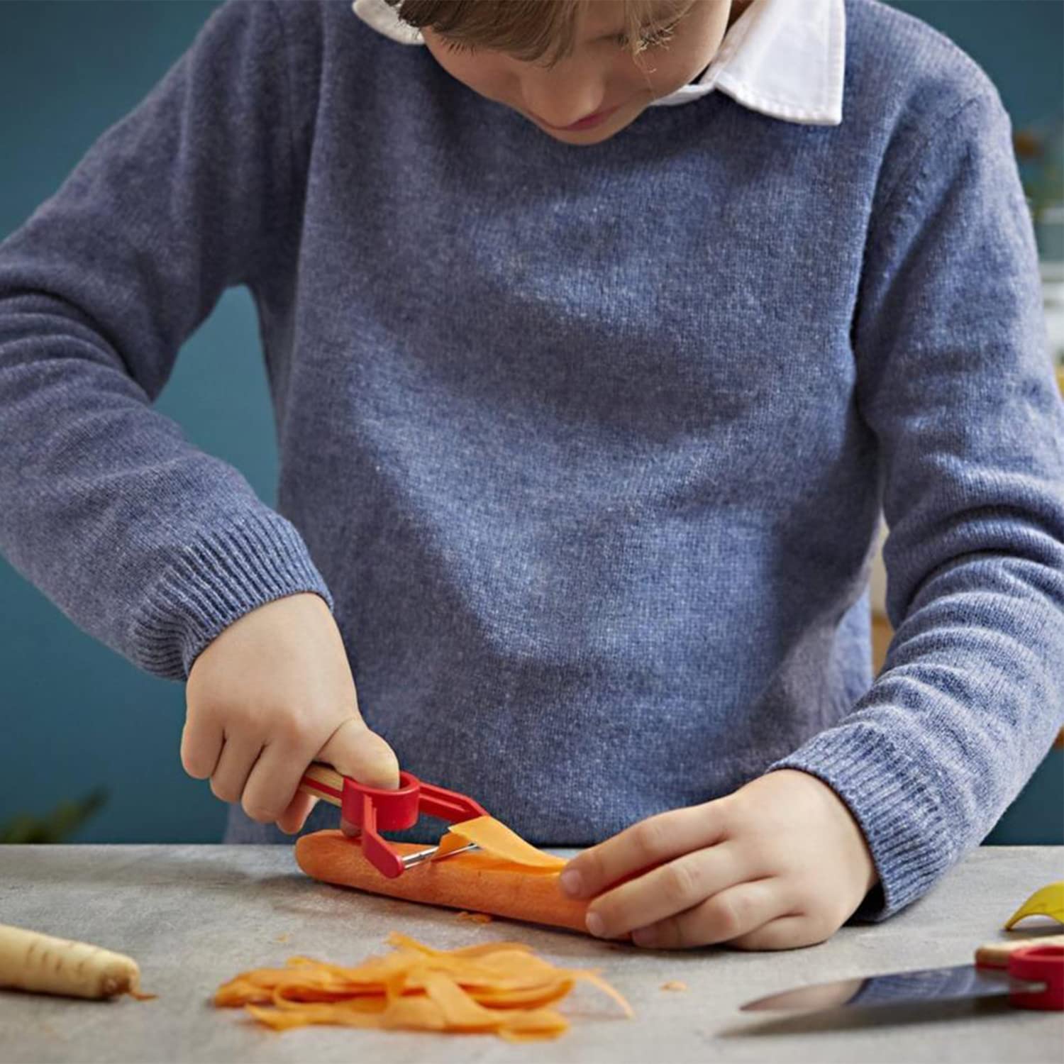 opinel-le-petit-chef-3-piece-kids-kitchen-set-chef-knife-finger-guard-peeler-mad image 8