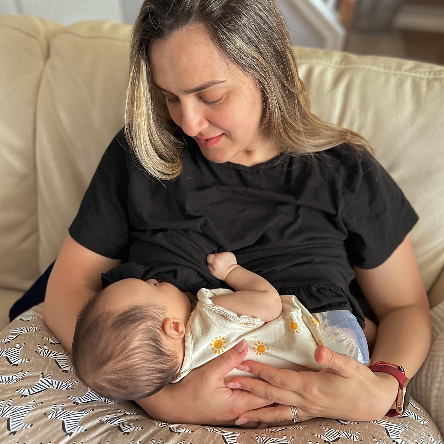haakaa-manual-breast-pump-shell-wearable-milk-collector-combo-food-grade-silicon image 2