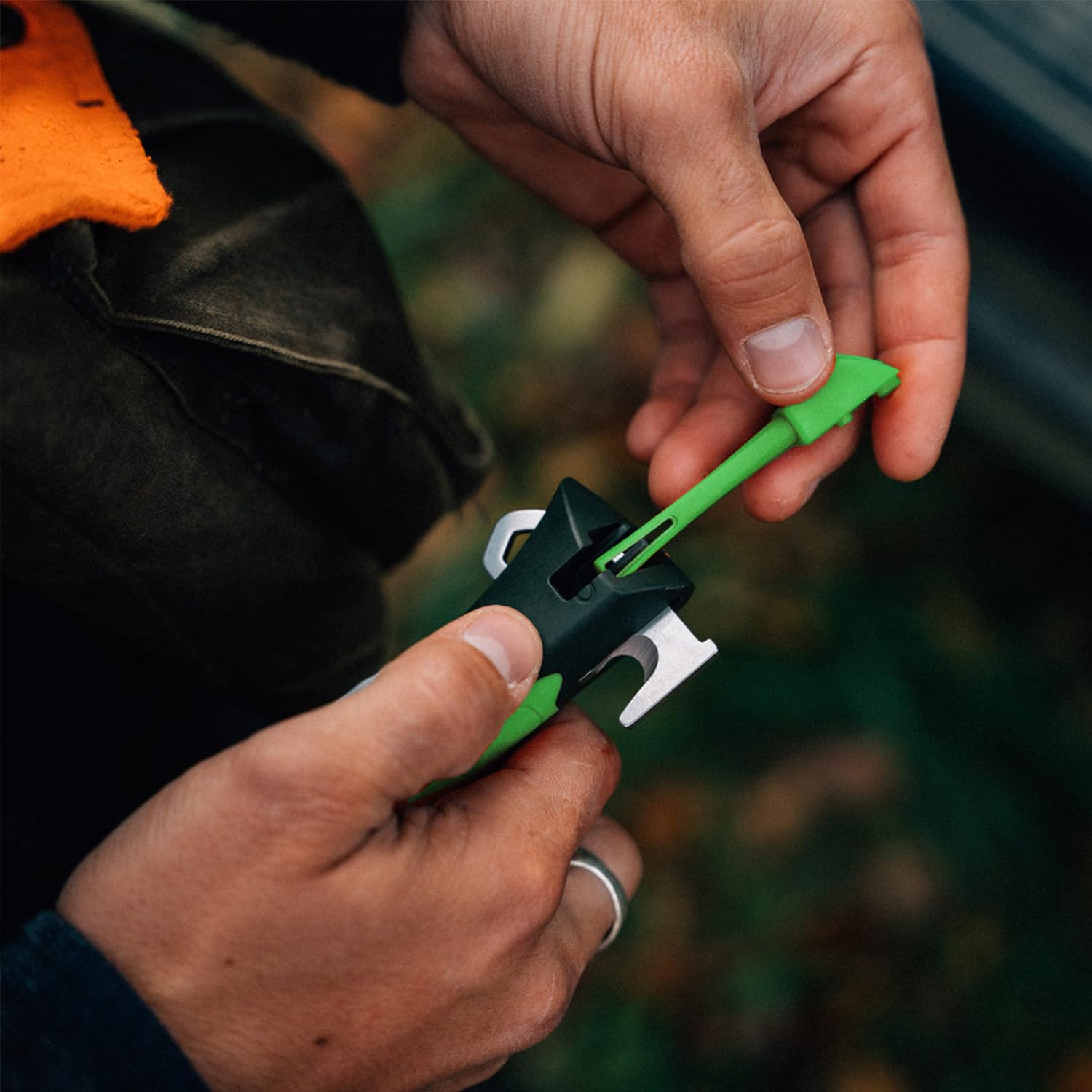 opinel-no-12-explore-outdoor-camping-folding-knife-with-tick-remover-green image 4