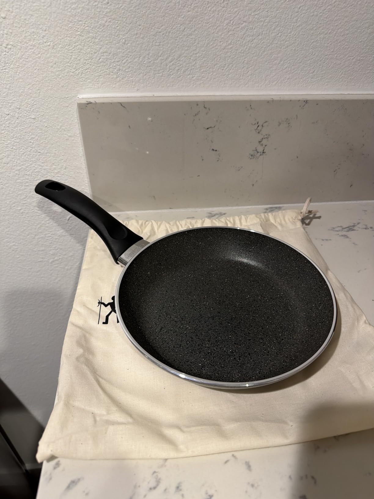 Great pan, but handle gets warm