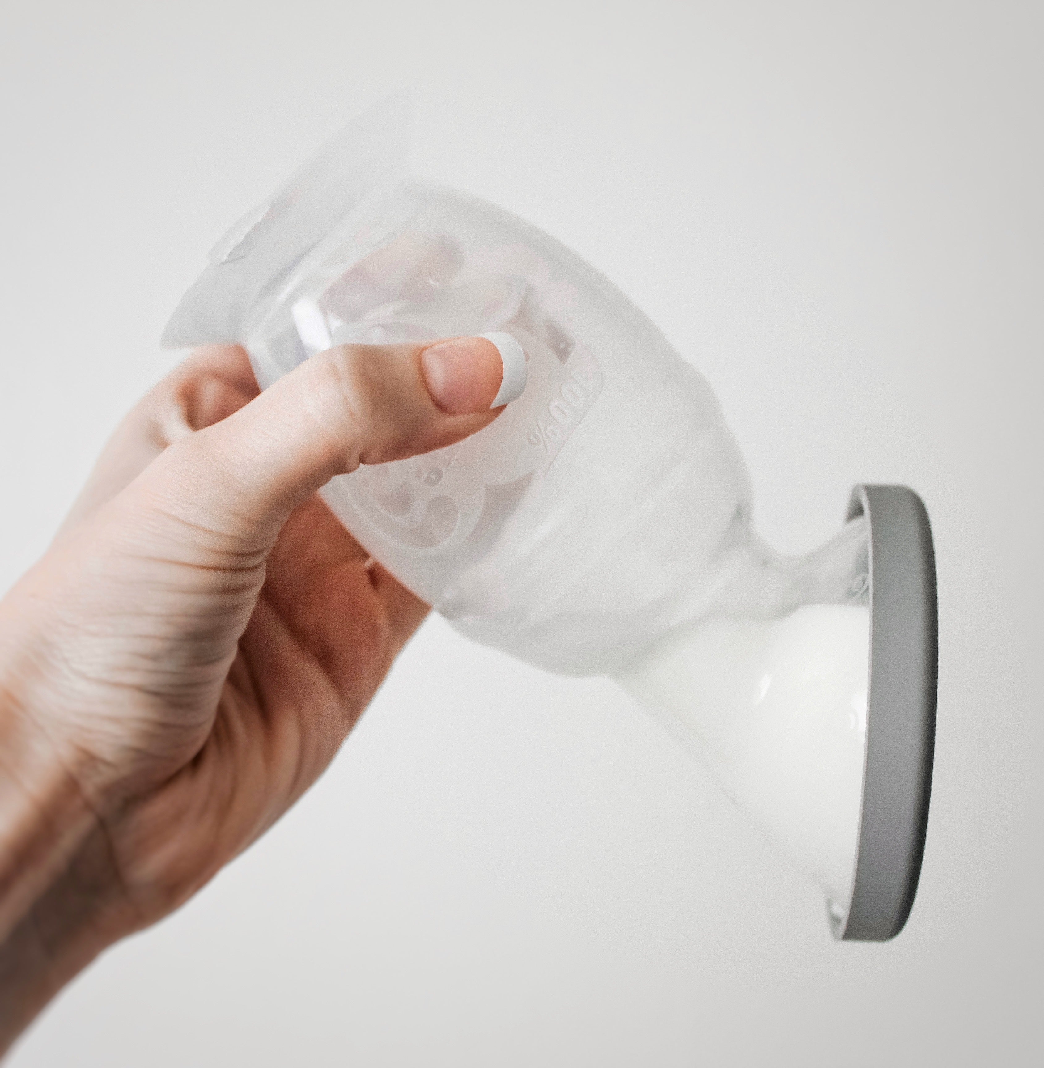 haakaa-silicone-breast-pump-lid-grey-original-brand-leak-proof-cover-for-all-haa image 2
