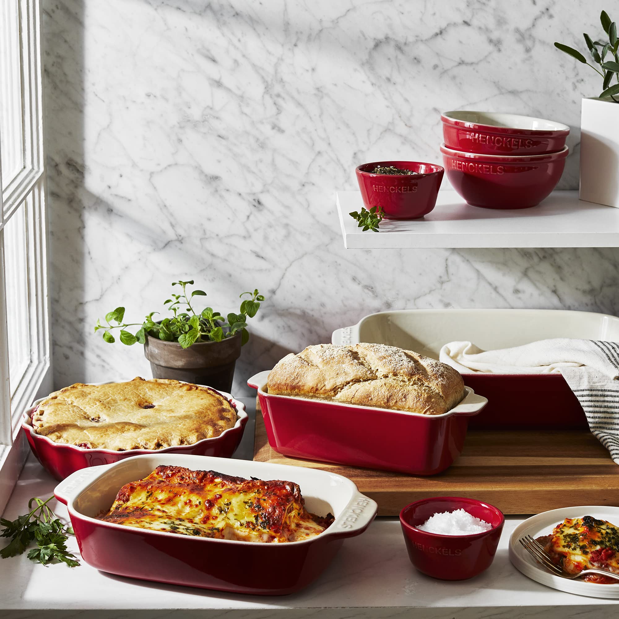 henckels-ceramic-8-piece-mixed-bakeware-serving-set-cherry-red image 2