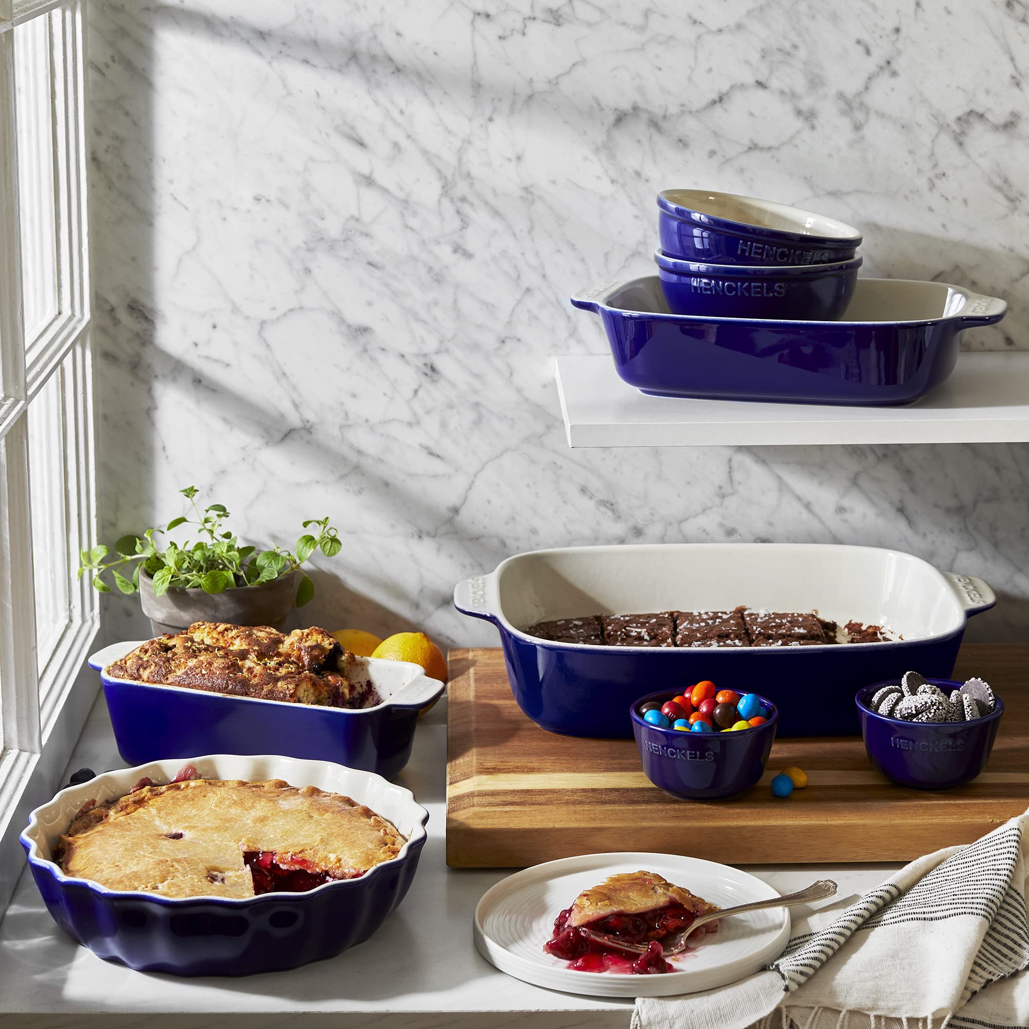 henckels-ceramic-8-piece-mixed-bakeware-set-dark-blue image 2