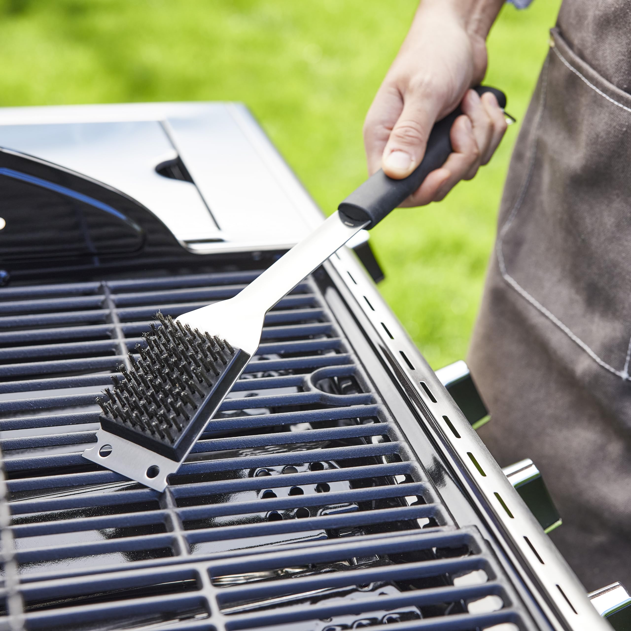 henckels-miyabi-bbq-stainless-steel-grill-brush image 2