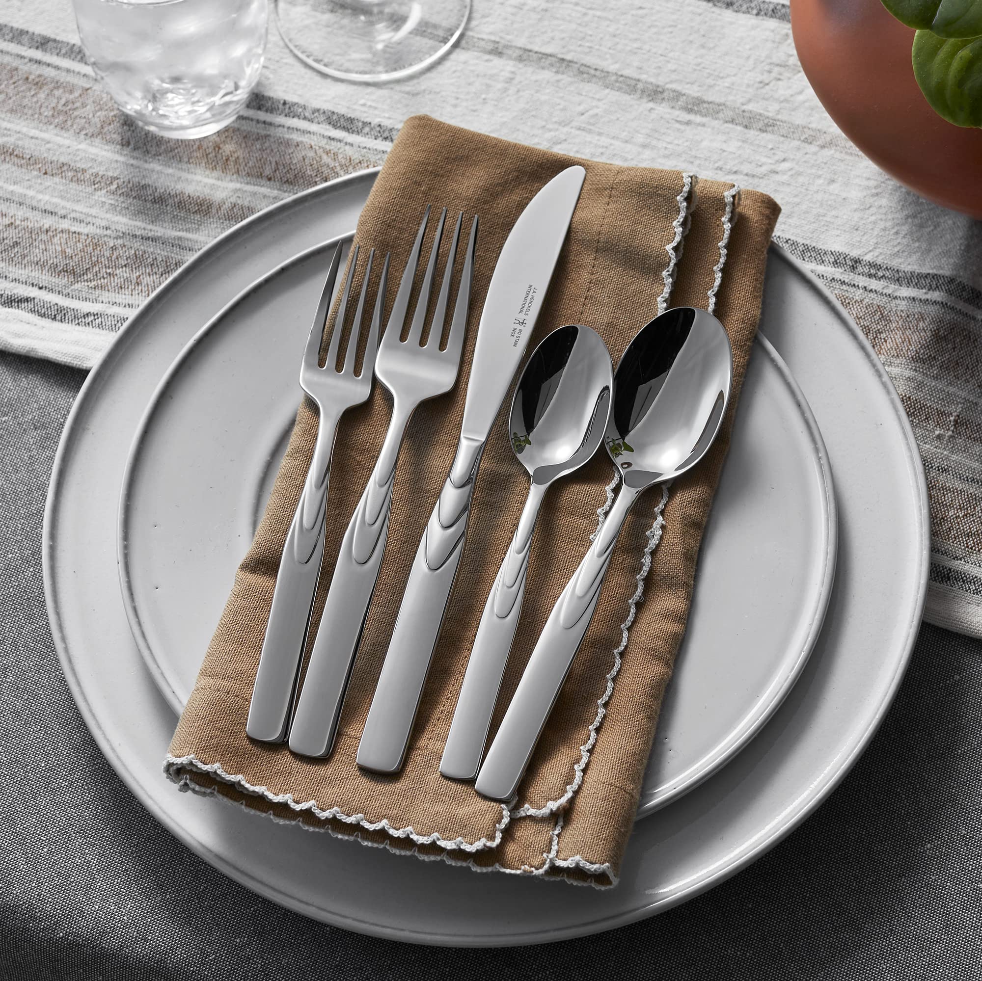 miyabi-henckels-rapture-45-piece-stainless-steel-flatware-set-with-teardrop-desi image 6