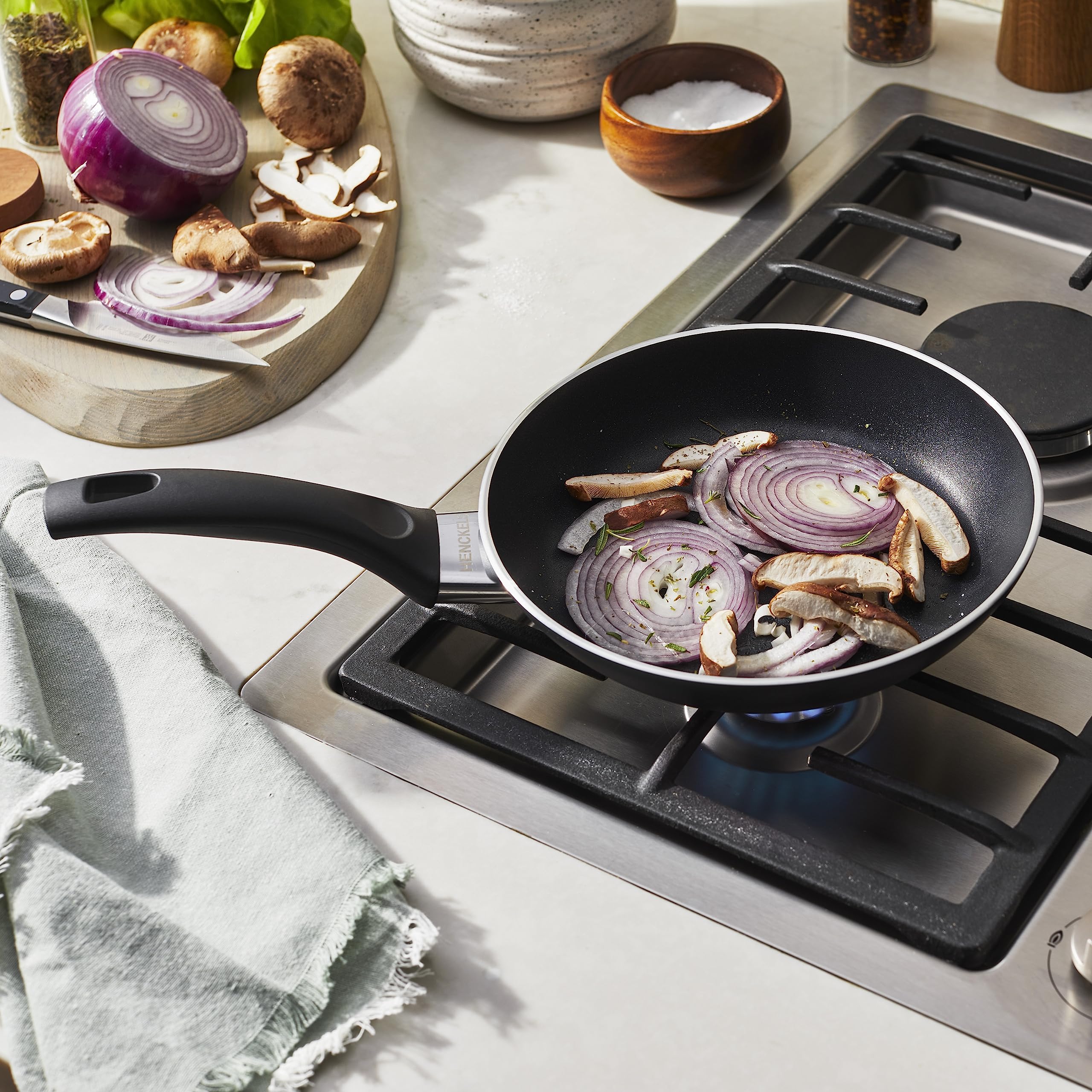 henckels-everlift-8-inch-nonstick-frying-pan image 4