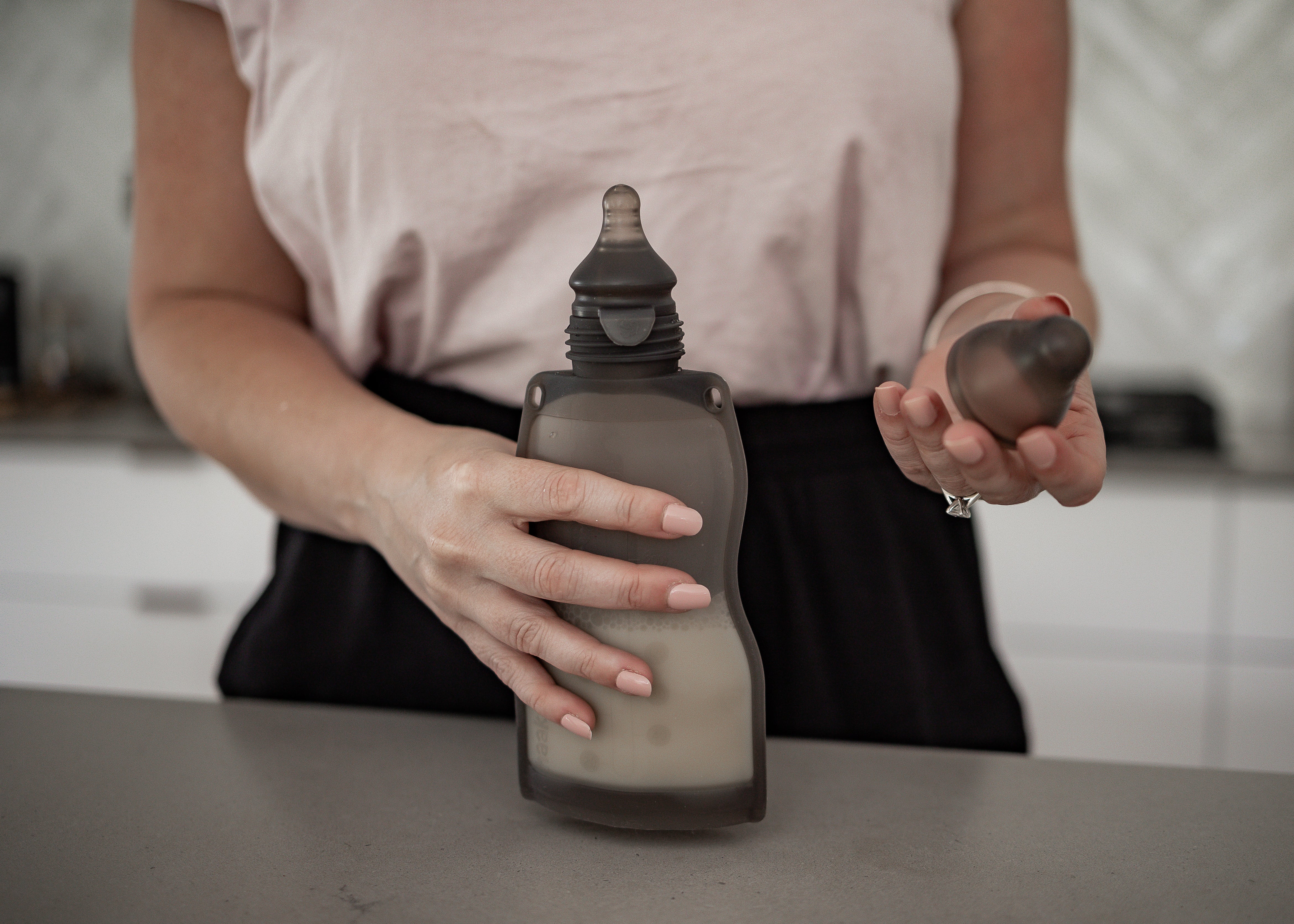 haakaa-silicone-squeeze-feed-attachment-set-convert-storage-bags-into-feeding-po image 7