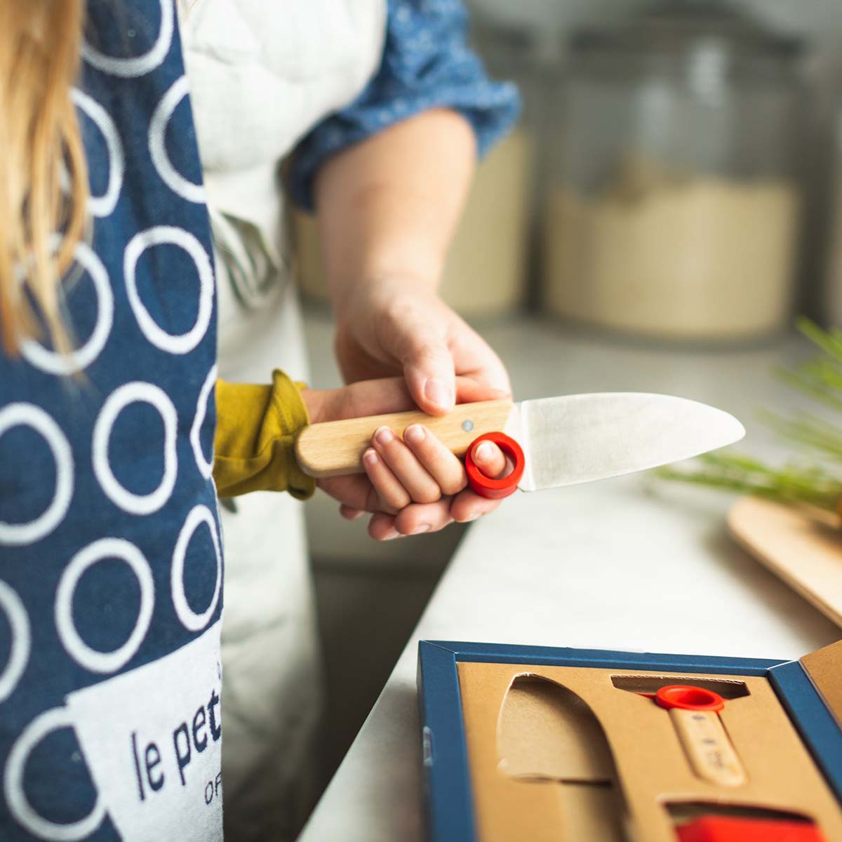 opinel-cooking-together-kit-le-petit-chef-x-les-forg-s-chef-knife image 4
