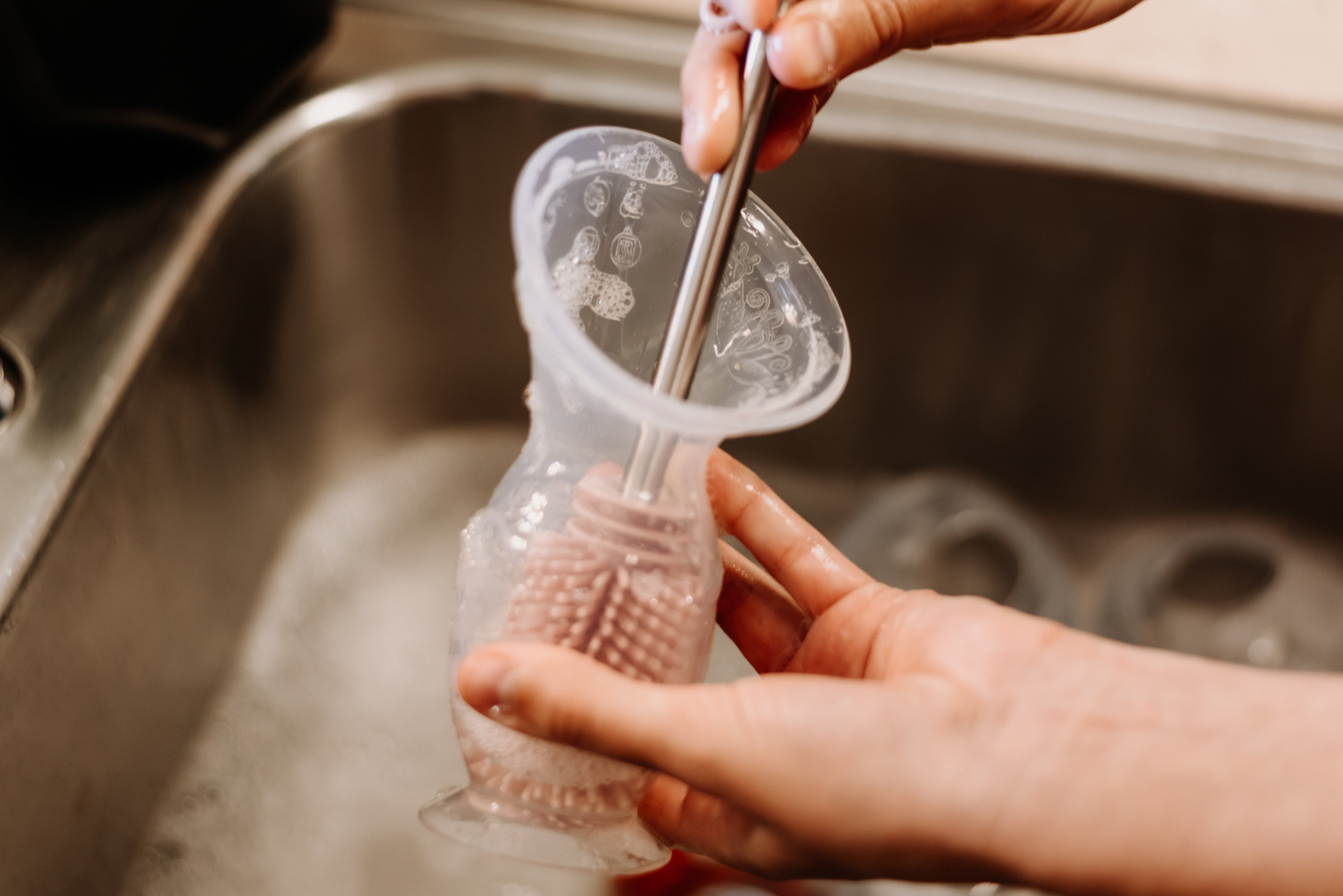 haakaa-generation-2-silicone-breast-pump-with-suction-base-4-oz-1-pack image 7