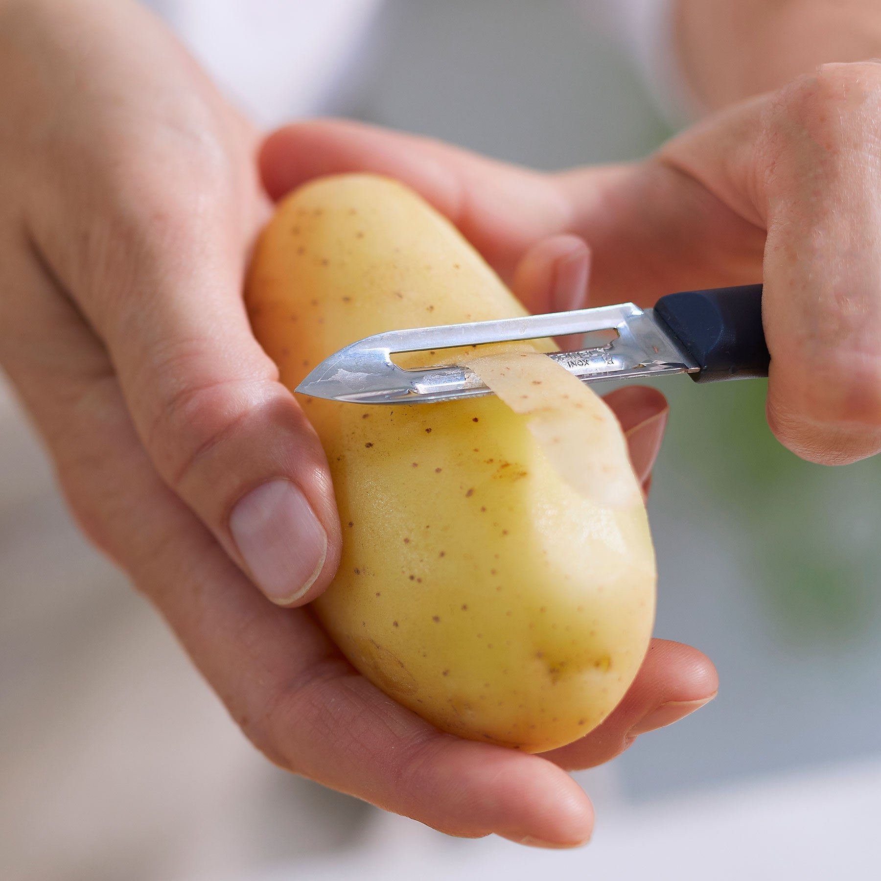 opinel-left-handed-peeler-right-essential image 6