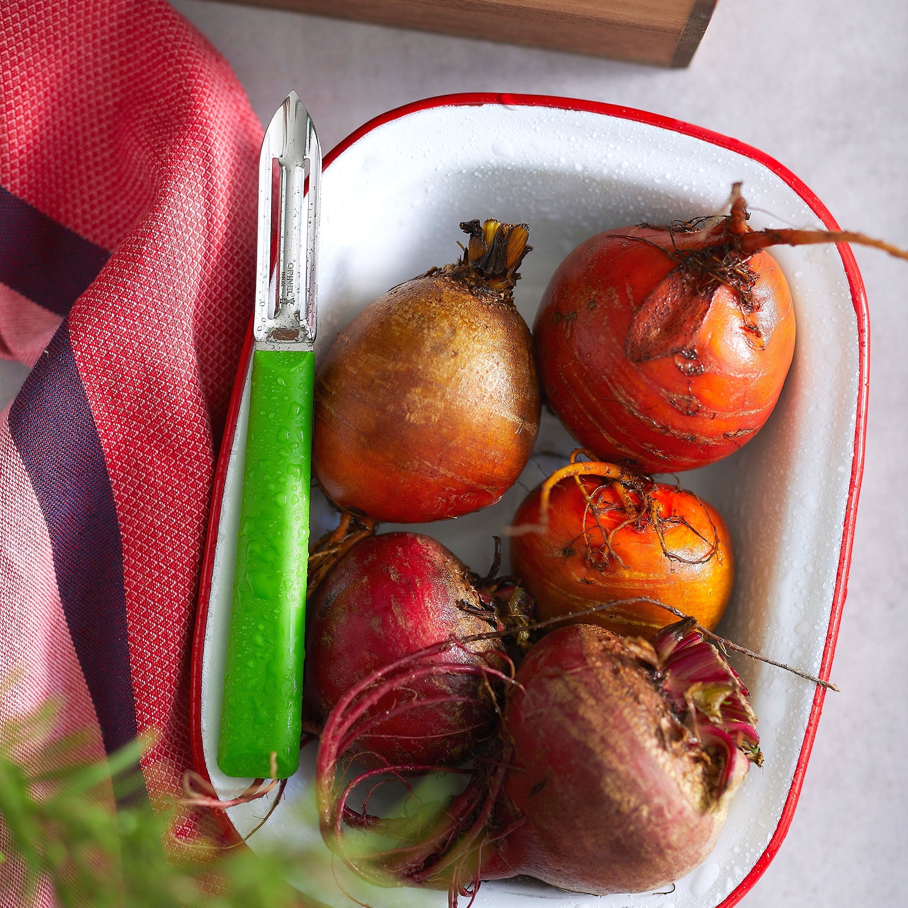opinel-left-handed-peeler-right-essential image 8