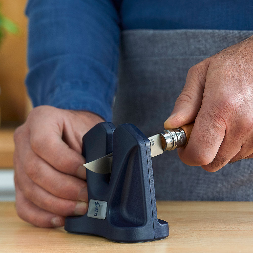opinel-manual-pull-through-knife-sharpener image 3