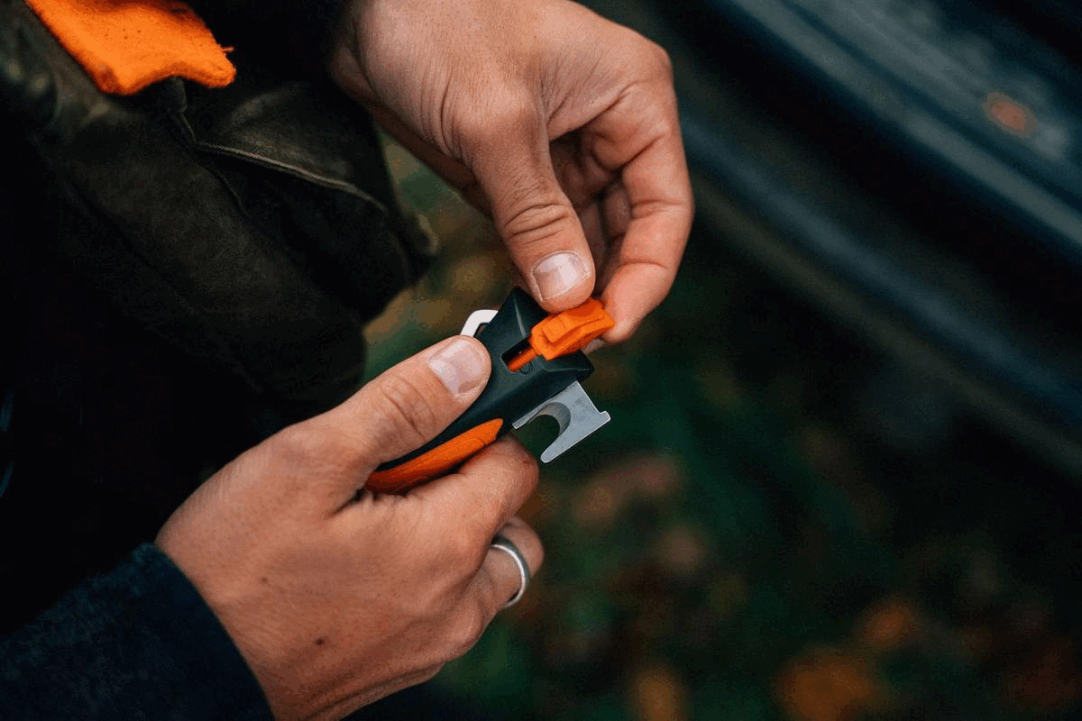 opinel-no-12-outdoor-explore-folding-knife-with-tick-remover image 6
