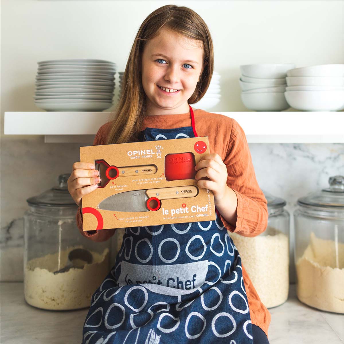 opinel-start-them-young-kit-kids-kitchen-safety-set-with-apron-finger-guard-peel image 2