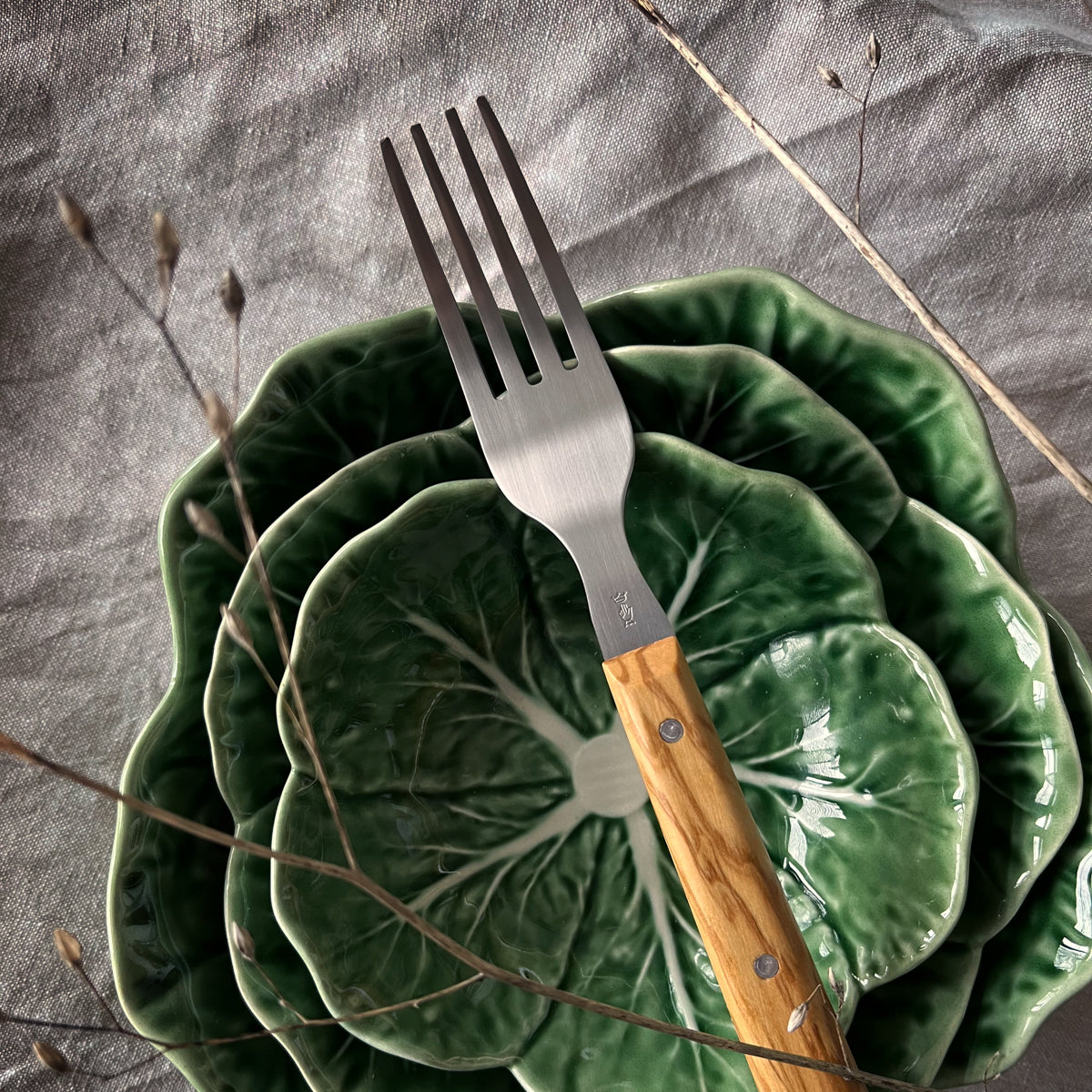 opinel-table-au-soleil-set-8-piece-olive-wood-flatware image 4