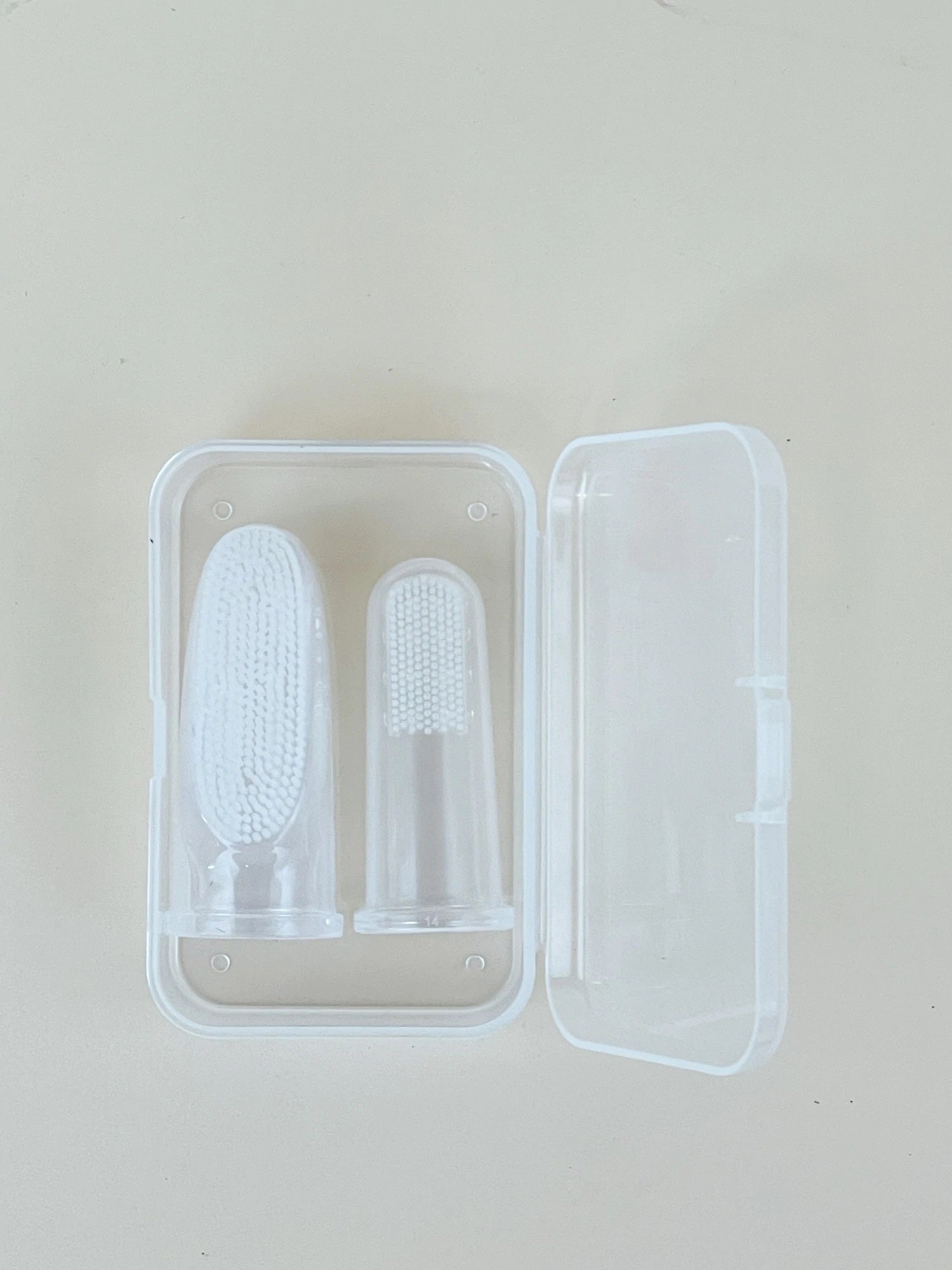 haakaa-silicone-finger-toothbrush-set-2-pack-small-large-for-newborn-infant-oral image 8