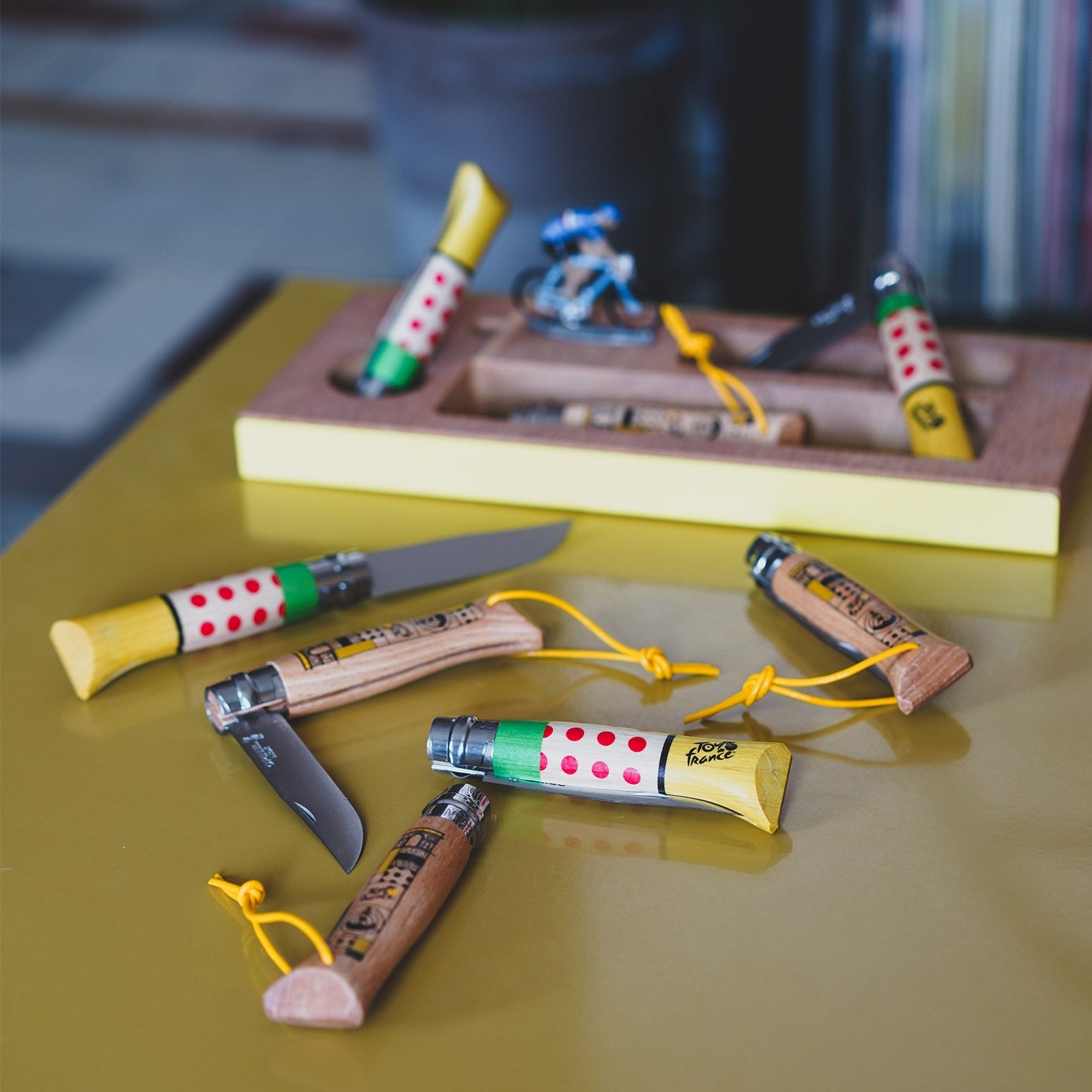 2022-tour-de-france-no-08-folding-knife-limited-edition-les-maillots image 7